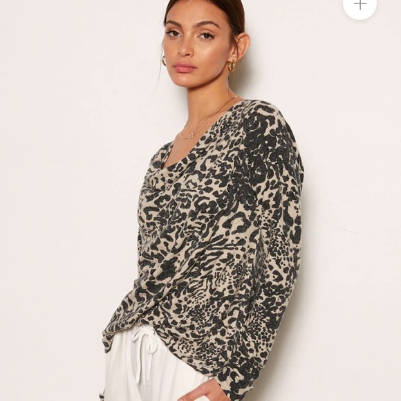 Black & White Striped Tart Sweater Medium Open Back Cut Out Fall Long Sleeve - Picture 7 of 8